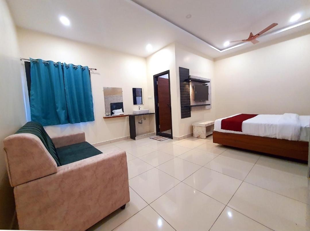 Hotel Vsr Grand 비자야와다 외부 사진