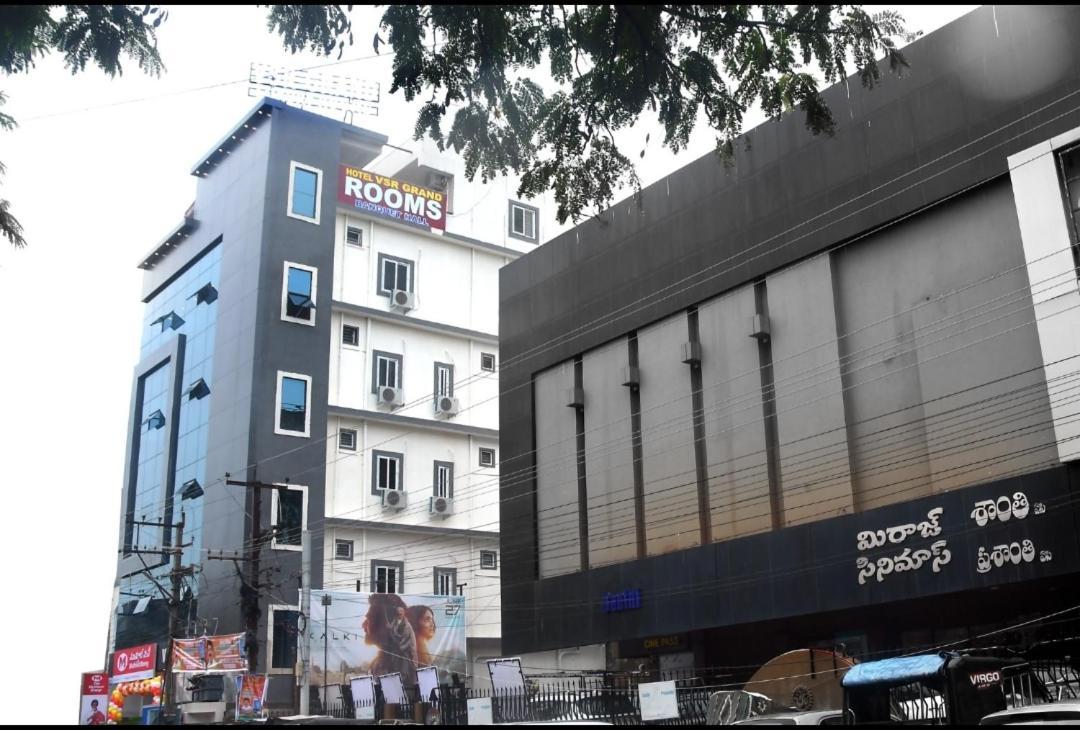 Hotel Vsr Grand 비자야와다 외부 사진