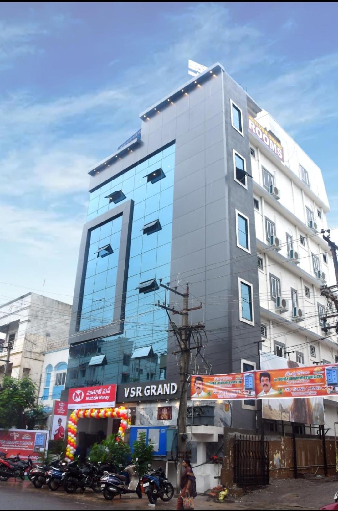 Hotel Vsr Grand 비자야와다 외부 사진
